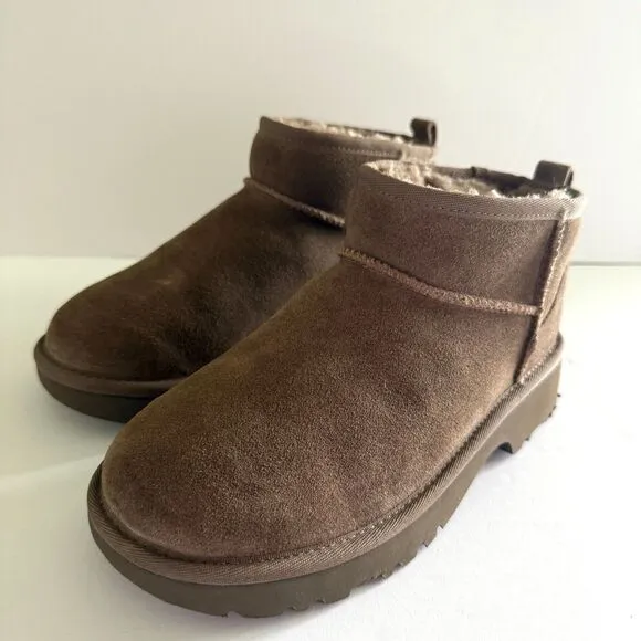 UGG Kids Classic Ultra Mini New Heights Suede Upper Pull Tab Hickory 6 -Big Kid