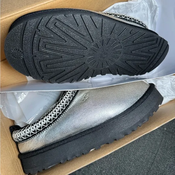 UGG Kids Shoes in Silver and Black