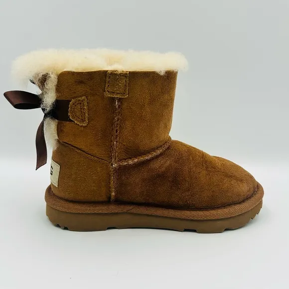 UGG Kids Toddler Bailey Boots Chestnut Cream Fur 9T