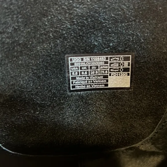 UGG Kingsburg Women’s Waterproof Black Ankle Boots Size: 8,5