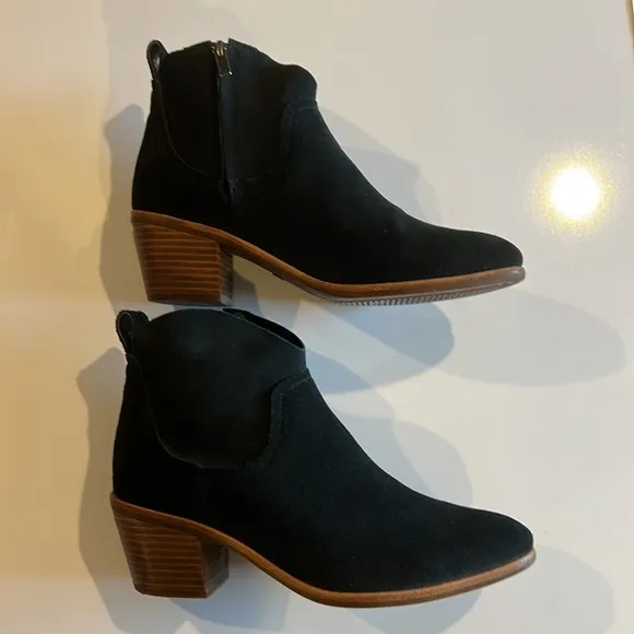 UGG Kingsburg Women’s Waterproof Black Ankle Boots Size: 8,5
