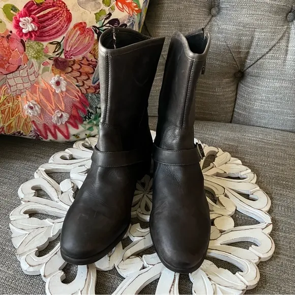 UGG Leather Boots Women’s 8