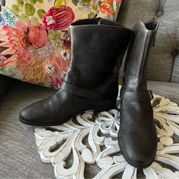 UGG Leather Boots Women’s 8