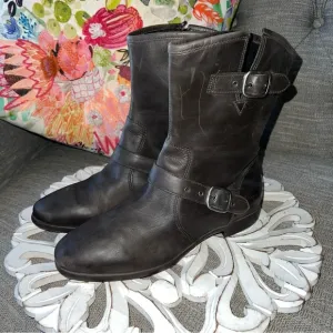 UGG Leather Boots Women’s 8