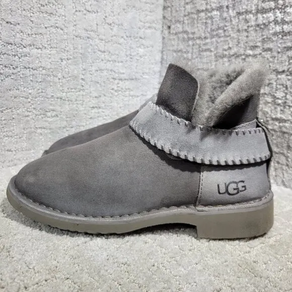 UGG McKay Women's Size 6.5 US Grey Suede Sheepskin Pull-on Ankle Boots 1012358