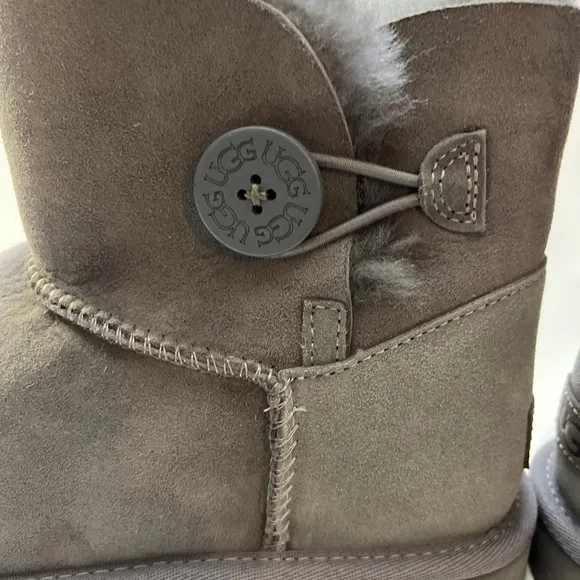 UGG Mini Bailey Button Gray Suede  Boots Womens Size 41 NWOT