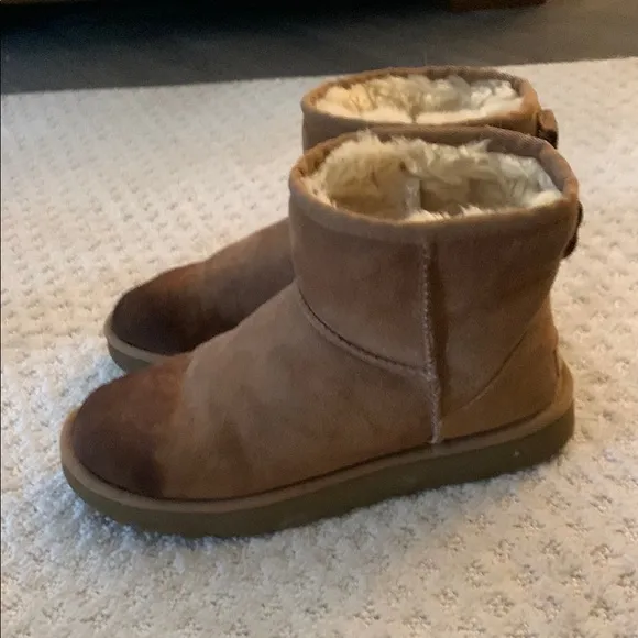 UGG MINI Boots size 7