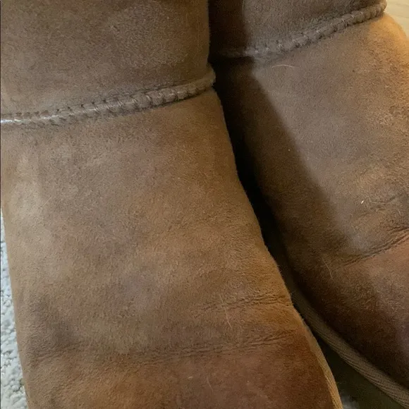UGG MINI Boots size 7