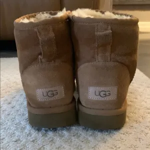UGG MINI Boots size 7