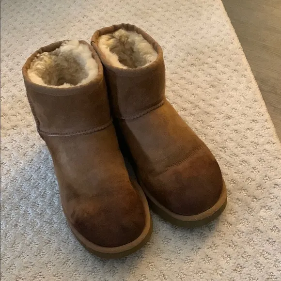 UGG MINI Boots size 7
