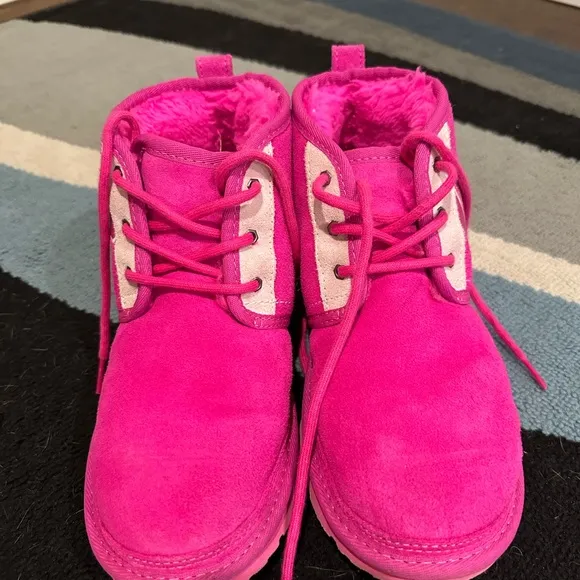 UGG Neumel boots 5US