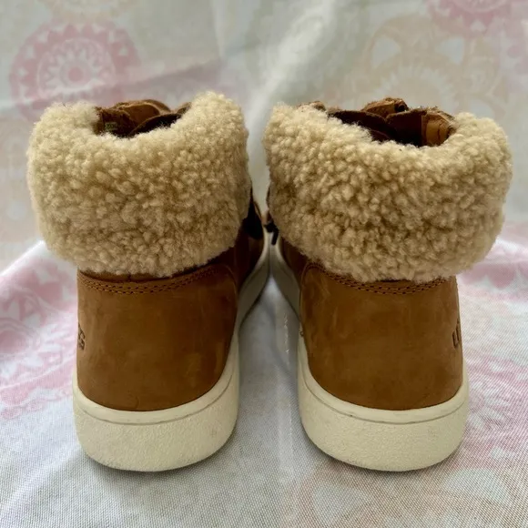 UGG Olive Leather Genuine Shearling High Top Sneaker Shoes Size 8 Chestn…