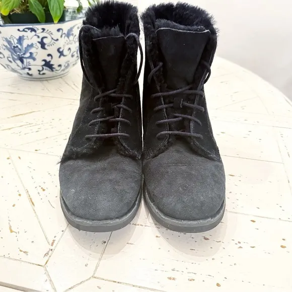 Ugg Quincy Boots Black Suede Leather Sheepskin Combat Boots Ankle Boots Size 9.5