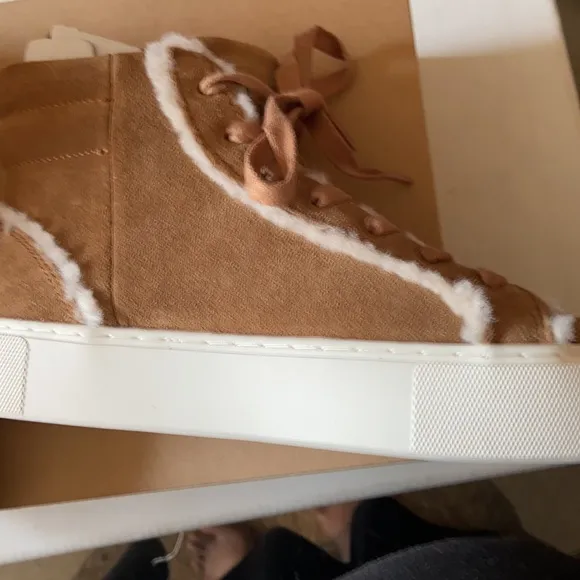 UGG  shoes