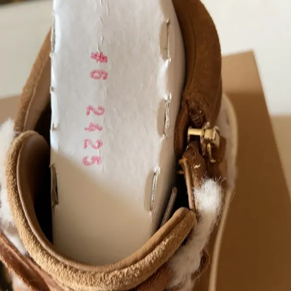 UGG  shoes
