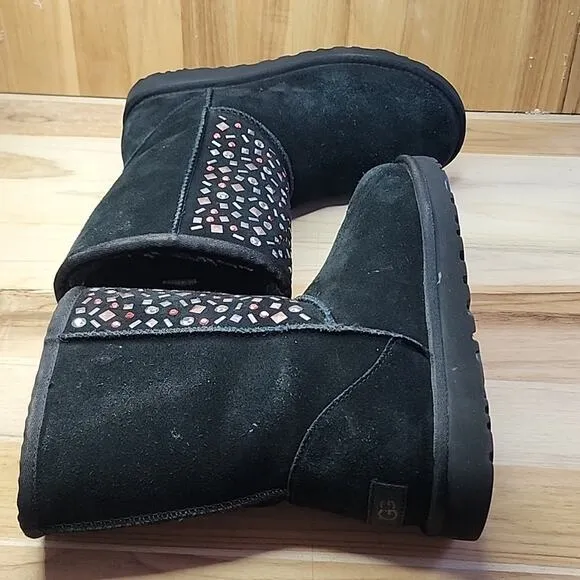 UGG STYLE ☆CLASSIC SHORT STUD LI BOOTS ☆ BLACK  COLORED JEMS WOMAN'S SIZE 8.0