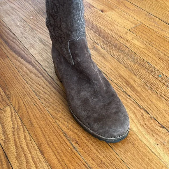UGG Suede Embroidery Elegant Boots