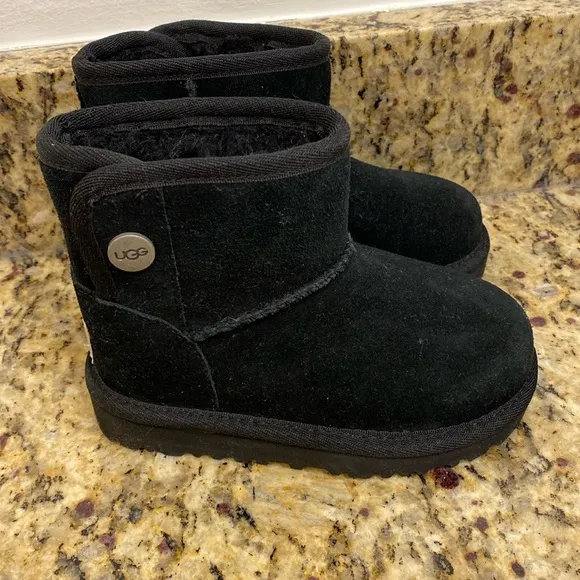 Ugg toddler boots size 8, brand new
