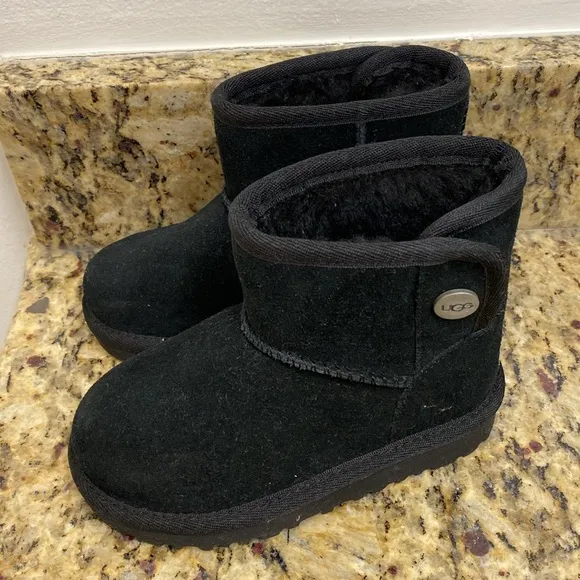 Ugg toddler boots size 8, brand new