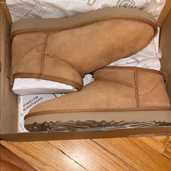 UGG ultra Mini Suede Boots in Tan