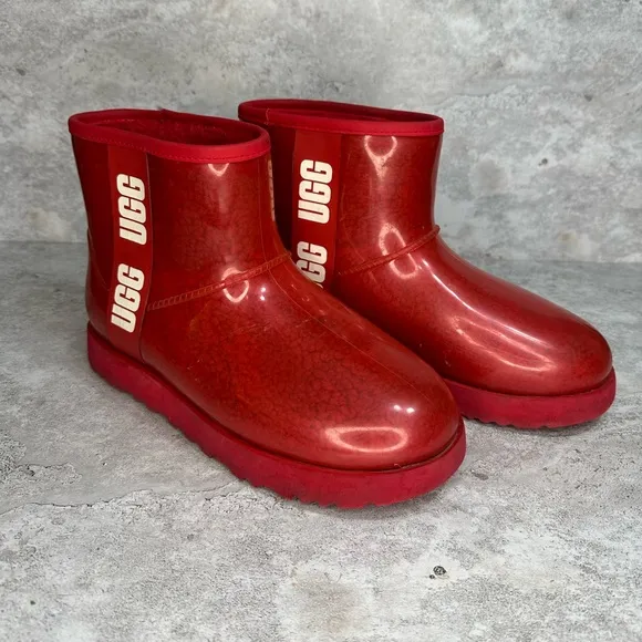 UGG Women's Classic Clear Mini Ankle Boot Red sip on size US 8