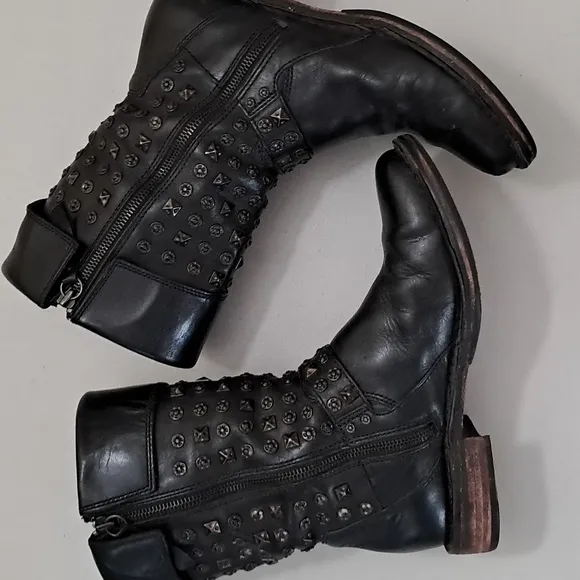 UGG Women's Size 8 Leather Studded Side Zip Boot with Sheepskin Insoles