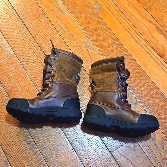 Uggs Kids butte ll.  Toddler size 12c.