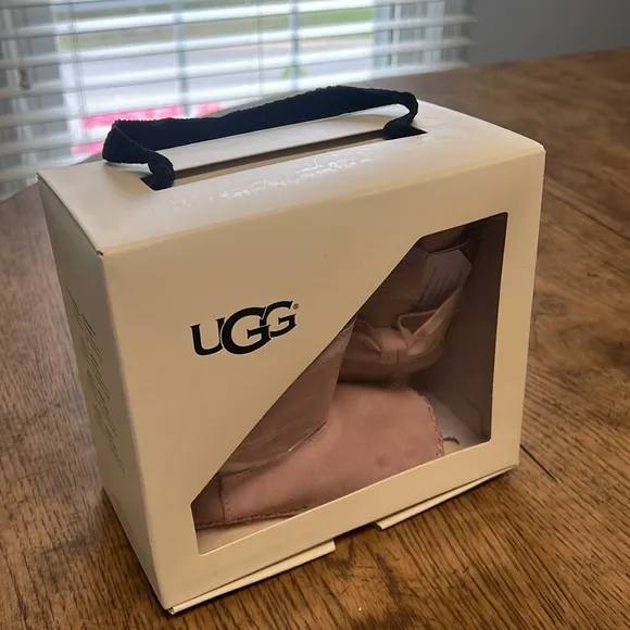 Uggs. Pink. I CABBY. New in box. Girls 4/5 Medium.