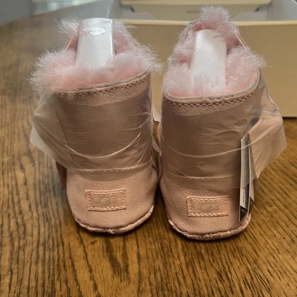 Uggs. Pink. I CABBY. New in box. Girls 4/5 Medium.