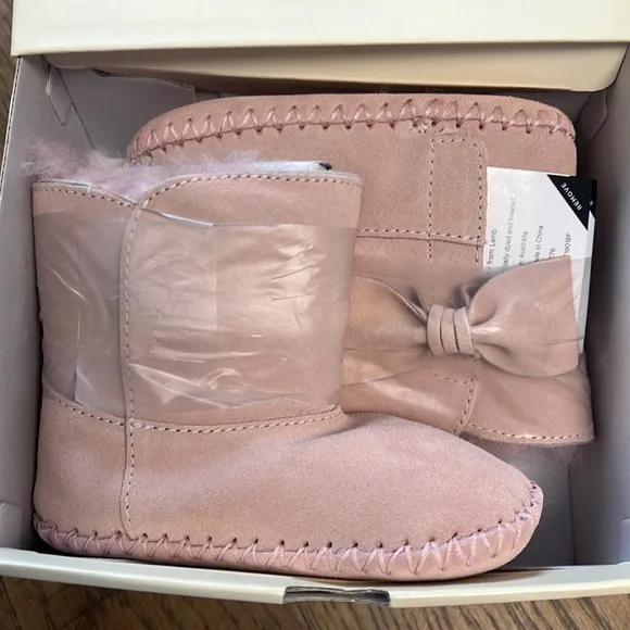 Uggs. Pink. I CABBY. New in box. Girls 4/5 Medium.