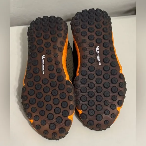 Under Armour Men's/Women’s Olive and Orange Shoes.