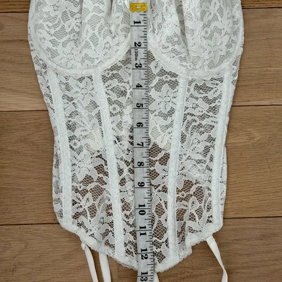 VALMONT Floral Corset Garters DD38 White
