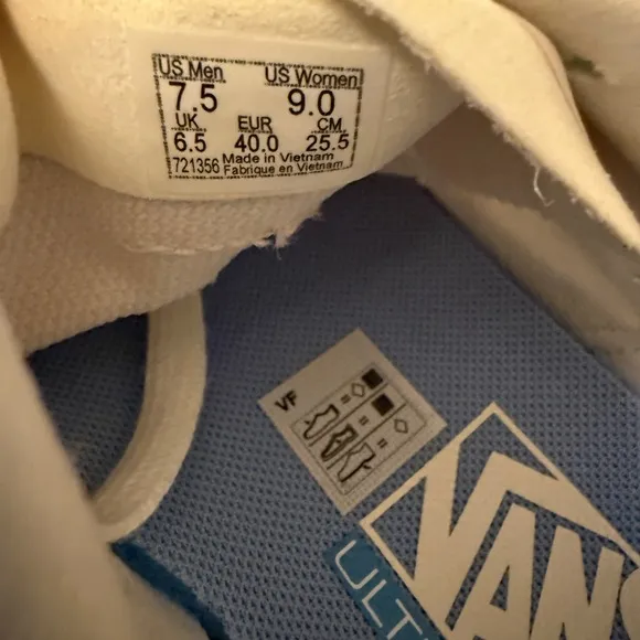 Vans Blue and White UltraRange Size 9