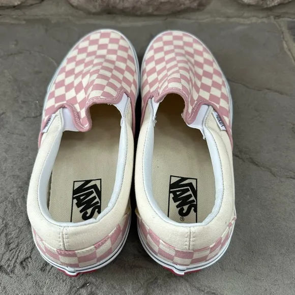 Vans Classic Slip-On Checkerboard Skate Shoe. Pink and Cream. Unisex. NEW