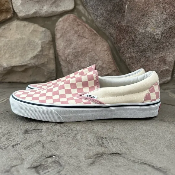 Vans Classic Slip-On Checkerboard Skate Shoe. Pink and Cream. Unisex. NEW