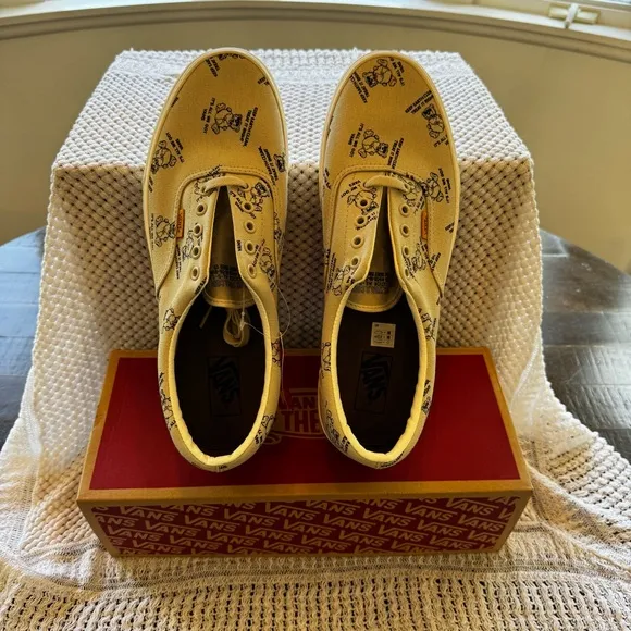 Vans Cream Graphic Lace Up Sneakers Size 13 - NWT and Box