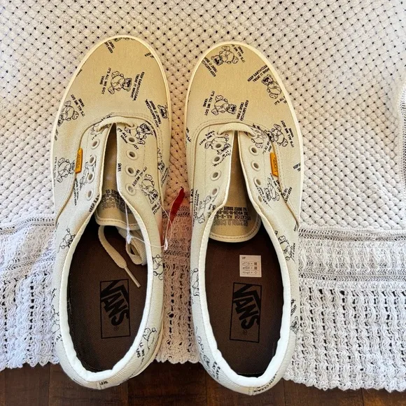 Vans Cream Graphic Lace Up Sneakers Size 13 - NWT and Box