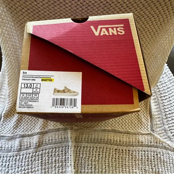 Vans Cream Graphic Lace Up Sneakers Size 13 - NWT and Box
