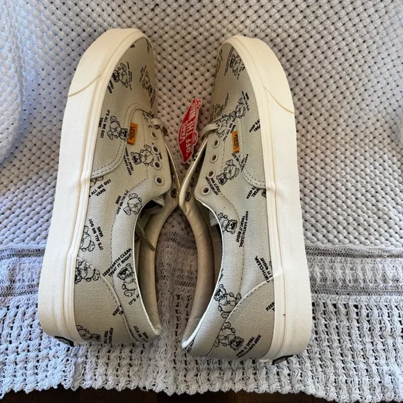 Vans Cream Graphic Lace Up Sneakers Size 13 - NWT and Box