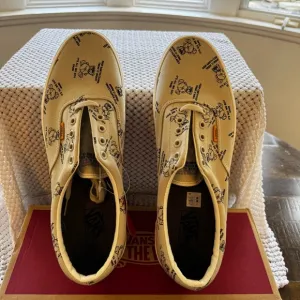 Vans Cream Graphic Lace Up Sneakers Size 13 - NWT and Box