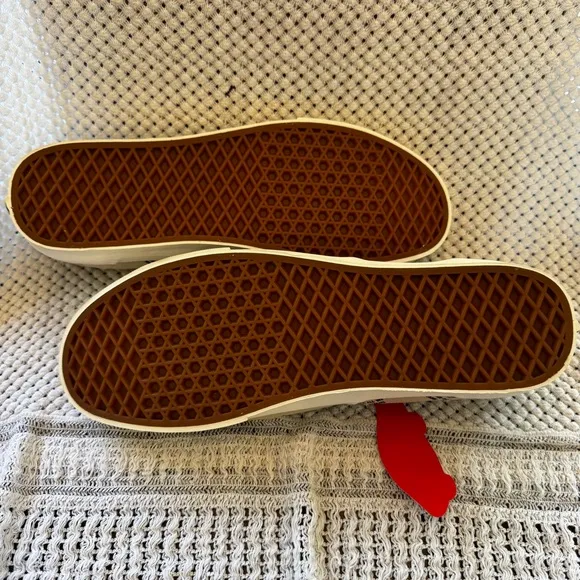Vans Cream Graphic Lace Up Sneakers Size 13 - NWT and Box