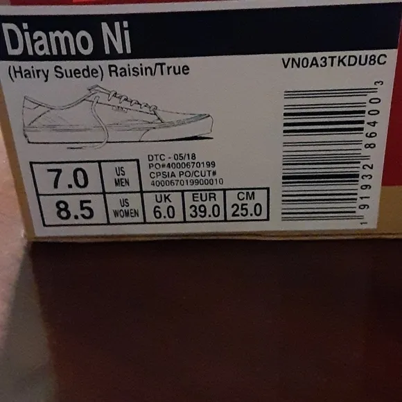 Van's Diamo Ni Suede Sneakers NWT
