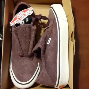 Van's Diamo Ni Suede Sneakers NWT