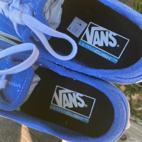 Vans Diamo Ni Suede Sneakers *rare*​