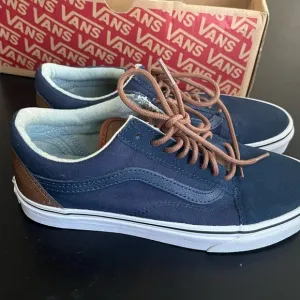 Vans Men's Blue and Brown Sneakers size 6.5 Men / 8.0 Women