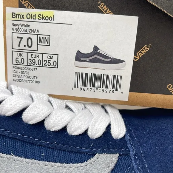 Vans Men’s Blue and White Sneakers Bmx Old SkoolNavy/WhiteVN0005UZNAV