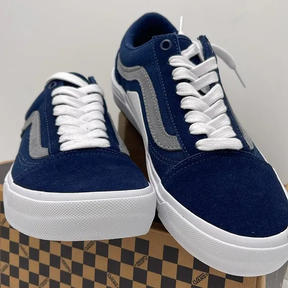Vans Men’s Blue and White Sneakers Bmx Old SkoolNavy/WhiteVN0005UZNAV