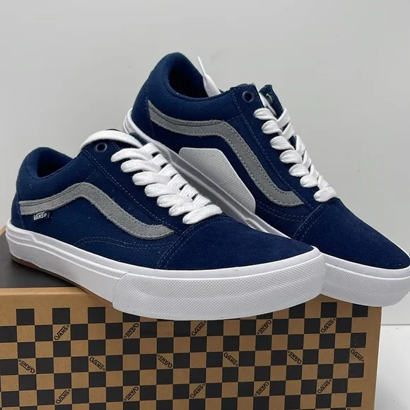 Vans Men’s Blue and White Sneakers Bmx Old SkoolNavy/WhiteVN0005UZNAV
