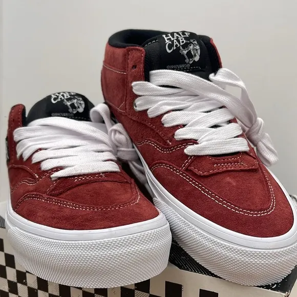 Vans Men’s Skate Half CabPig Suede BrickVN0A5KYABRI Sneakers