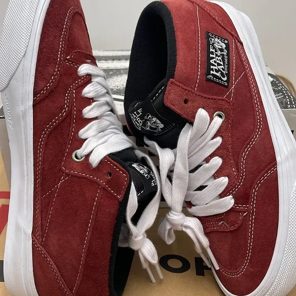 Vans Men’s Skate Half CabPig Suede BrickVN0A5KYABRI Sneakers